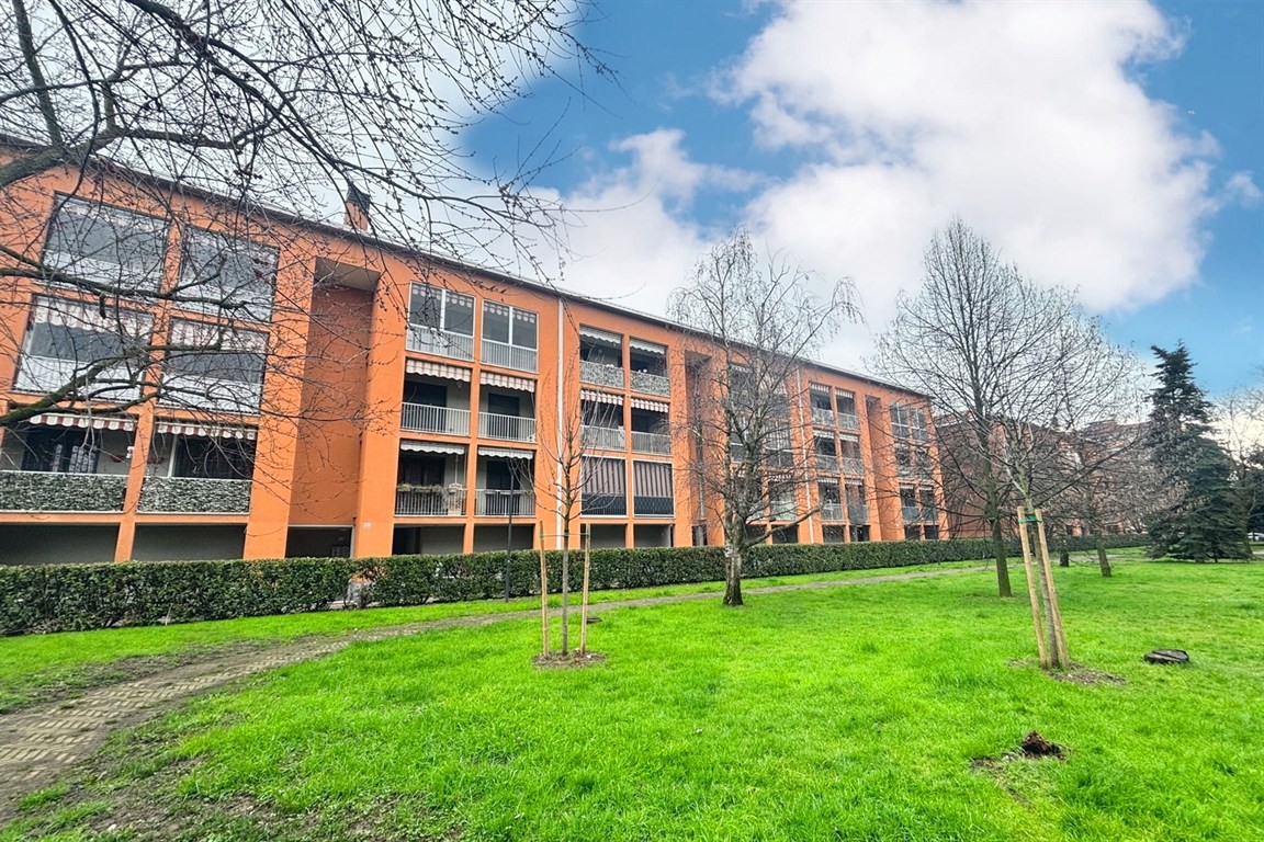 MELZO APPARTAMENTO 4 LOCALI DOPPI SERVIZI CANTINA E BOX